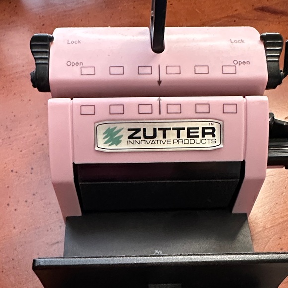 Pink Binding Machine - Picture 2 of 13